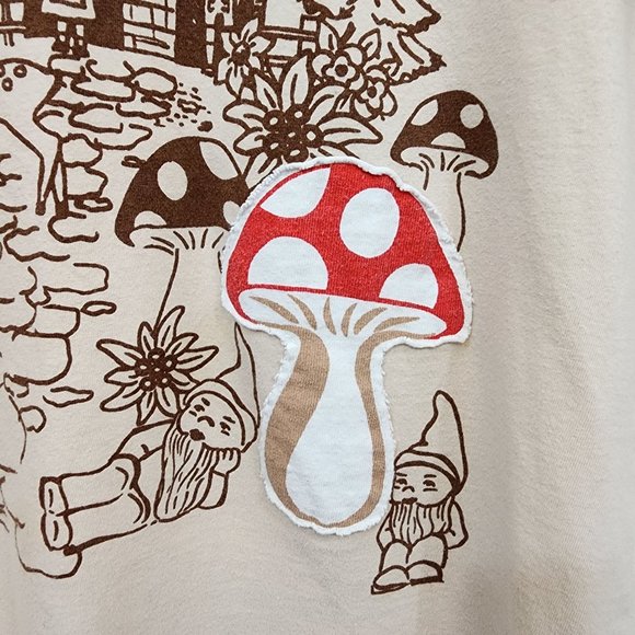 RARE Made with love by Hannah black forest fun toadstool graphic tee woman's XL - Picture 4 of 9